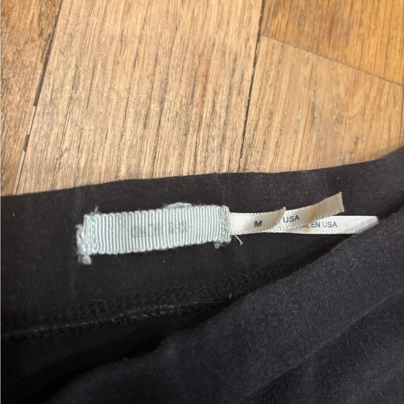 Kimchi Blue | Mini tennis skirt in black | sz M - Picture 2 of 4